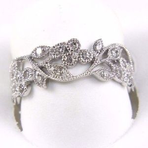 Leaf Vine Band w/Diamond Accents 14k WG.54Ct